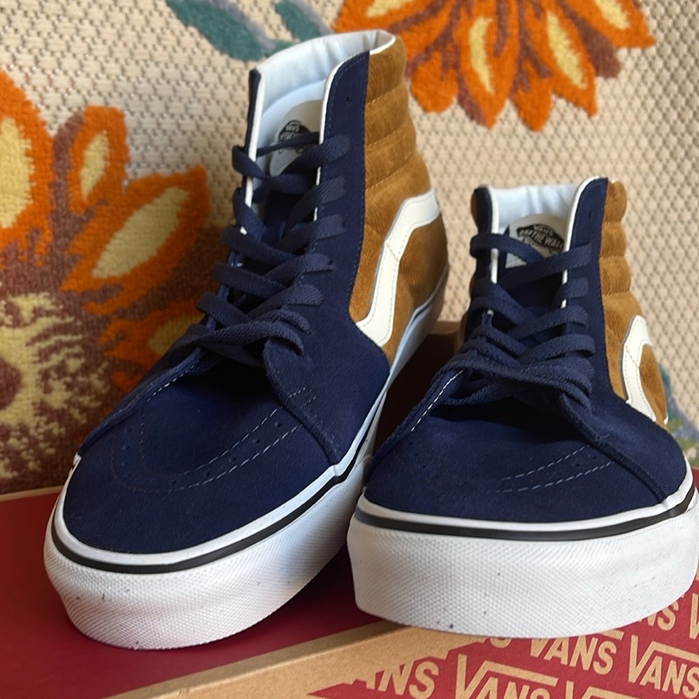 Vans Men’s Sk8-Hi
Mini Cord Blue/Brown
VN0007NS0BO
Sneakers - Picture 6 of 16